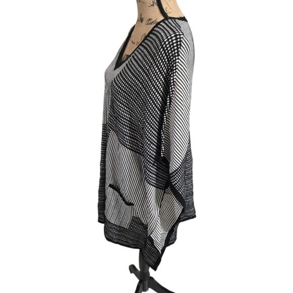 Chico's Black and White Oversized Patchwork Look Street Poncho‎ Size S / M - Picture 3 of 8